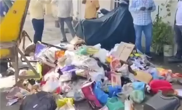 把垃圾被送回乱扔垃圾人家门口 印度以毒攻毒羞辱惯犯