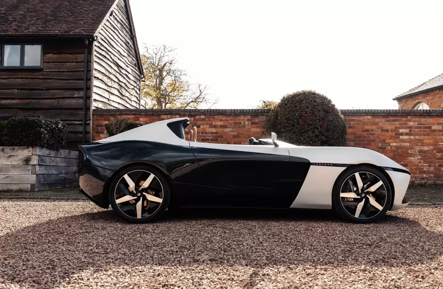 整备质量仅0.895吨：前特斯拉工程师打造全球首款“羽量级电动汽车”Speedster，挑战重量困境