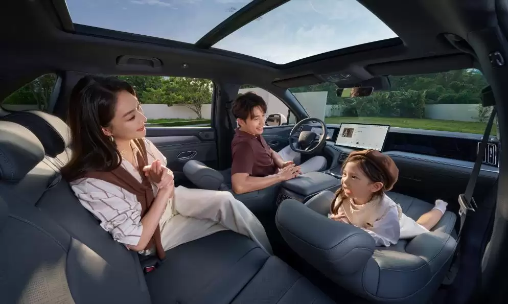 9.98万起，2026款宋LDM-i上市，纯电续航高达200km，标配云辇C！