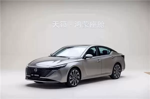 首搭华为座舱的燃油车！东风日产天籁·鸿蒙座舱内饰首发