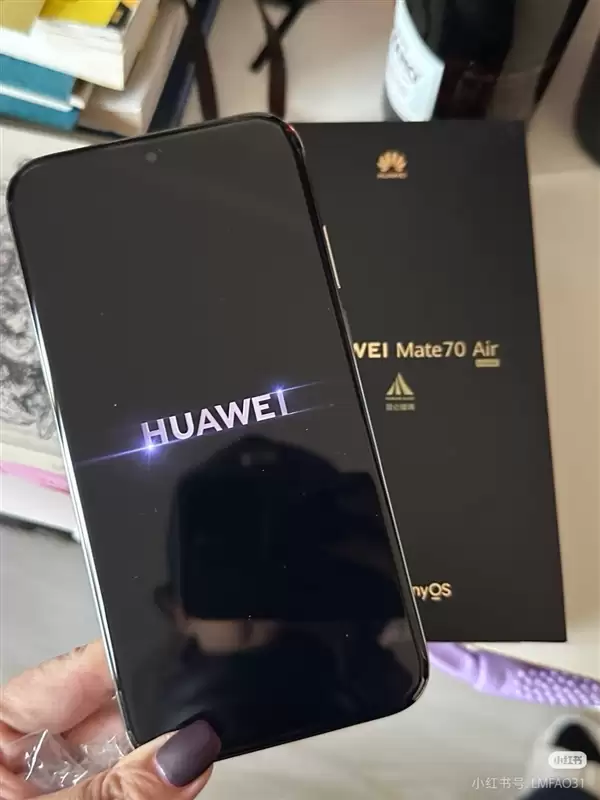 史上最薄Mate！华为Mate70 Air真机首次亮相：6.9英寸宽比例屏幕