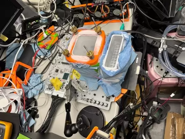 DDR5超频世界纪录刷新！成功达到13034MT/s