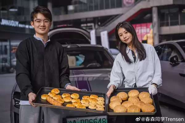 重庆50台小米汽车举办后备箱集市 雷军点赞