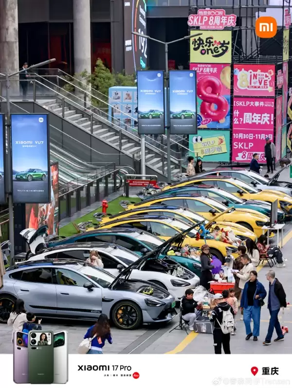 重庆50台小米汽车举办后备箱集市 雷军点赞