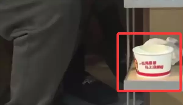 刚被判赔220万!海底捞又现撒尿事件 门店回应:污染用品已废弃处理