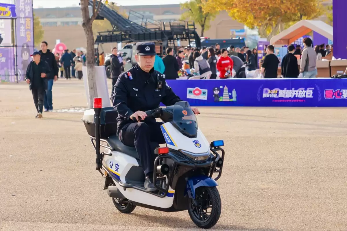 警企联动再升级！雅迪深度参与2025西安警营开放日，助力安全出行