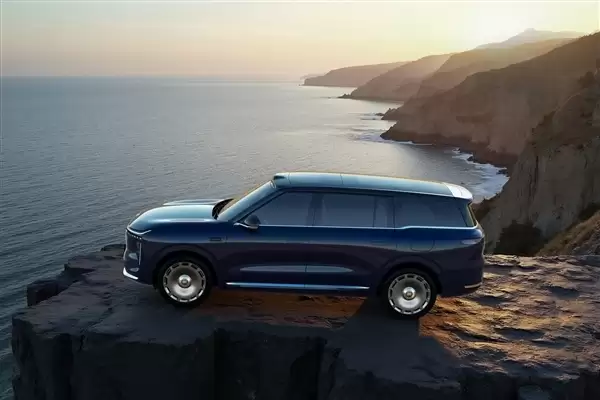 今晚预售！上汽智己旗舰LS9内饰官图发布：依旧新势力三件套