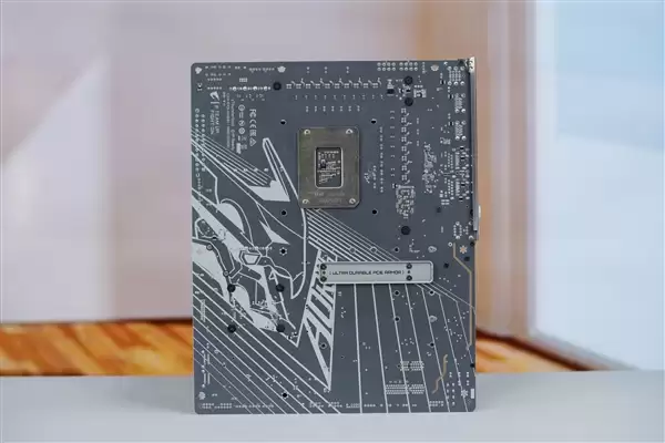 雪景房主机必看！技嘉电竞冰雕Z890 AORUS PRO ICE主板图赏