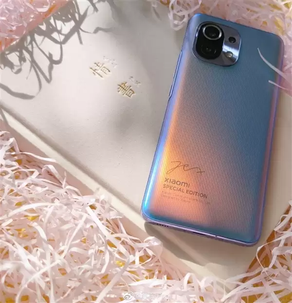 号称全网唯一!雷军签名版小米17 Pro Max现身闲鱼 售价高达2.3万元