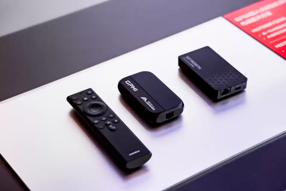 创维数字、上海海思合作发布 GPMI 微型插拔式机顶盒，年内试点应用