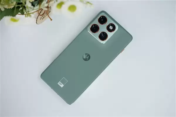 5.99mm超薄机身！联想moto X70 Air图赏