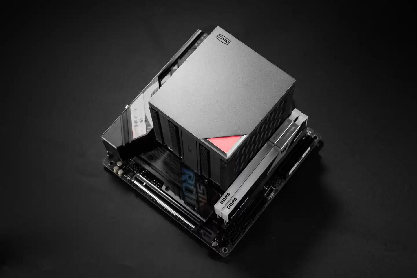 高度仅 118.5mm，超频三推出六热管小双塔风冷散热器 RZ620M X