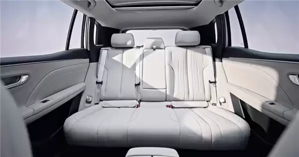 12.68万、一升油发3.73度电!广汽埃安首款增程车i60预售