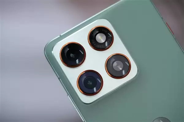 5.99mm超薄机身！联想moto X70 Air图赏