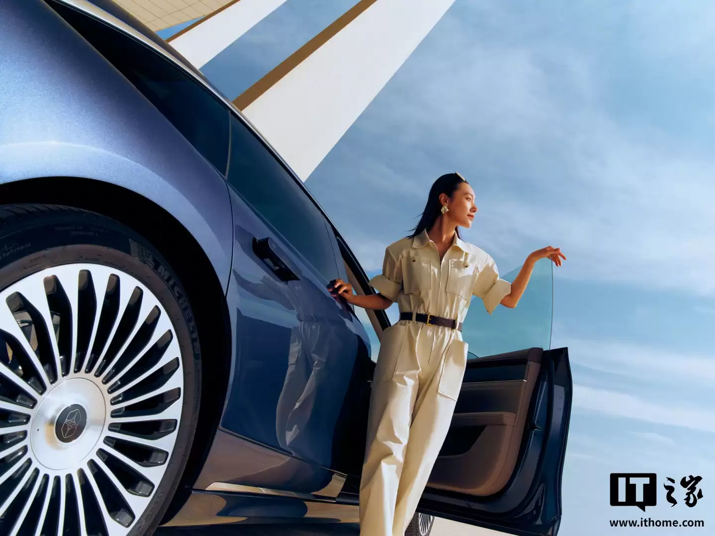 鸿蒙智行新款享界S9“全景智慧旗舰轿车”官宣即将开启预订,本月上市