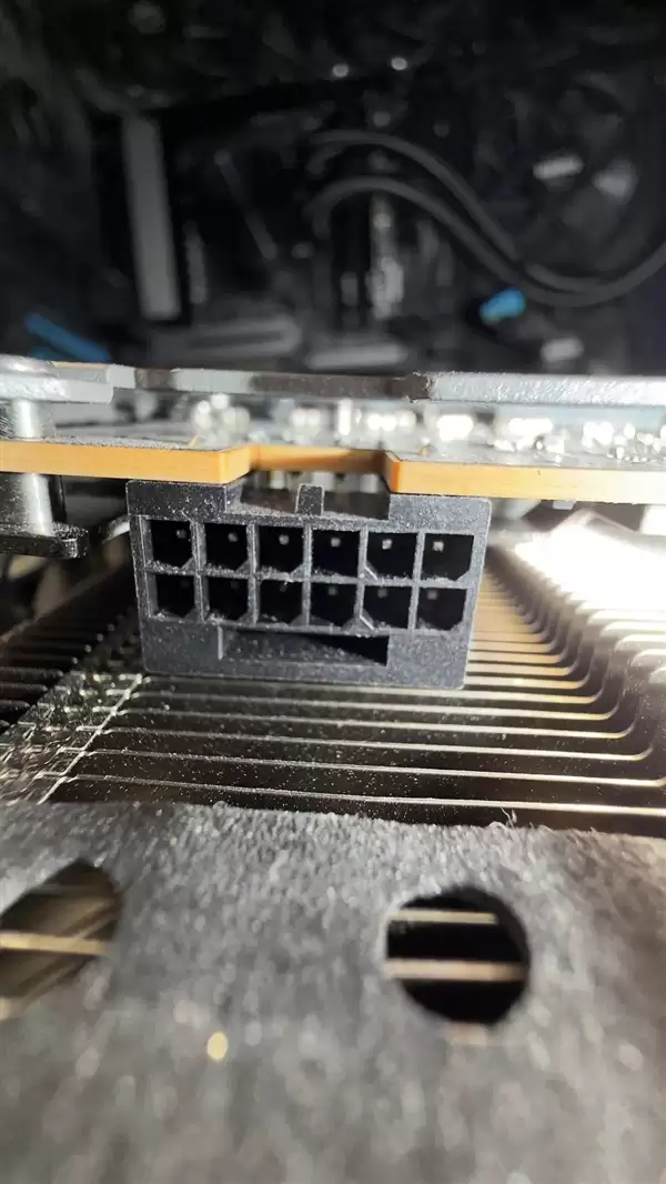 问题太多了!RX 9070 XT显卡12V-2x6接口又烧毁