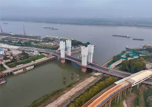 满足5000吨级船舶通航需求！华中地区首座开启桥建成试通车