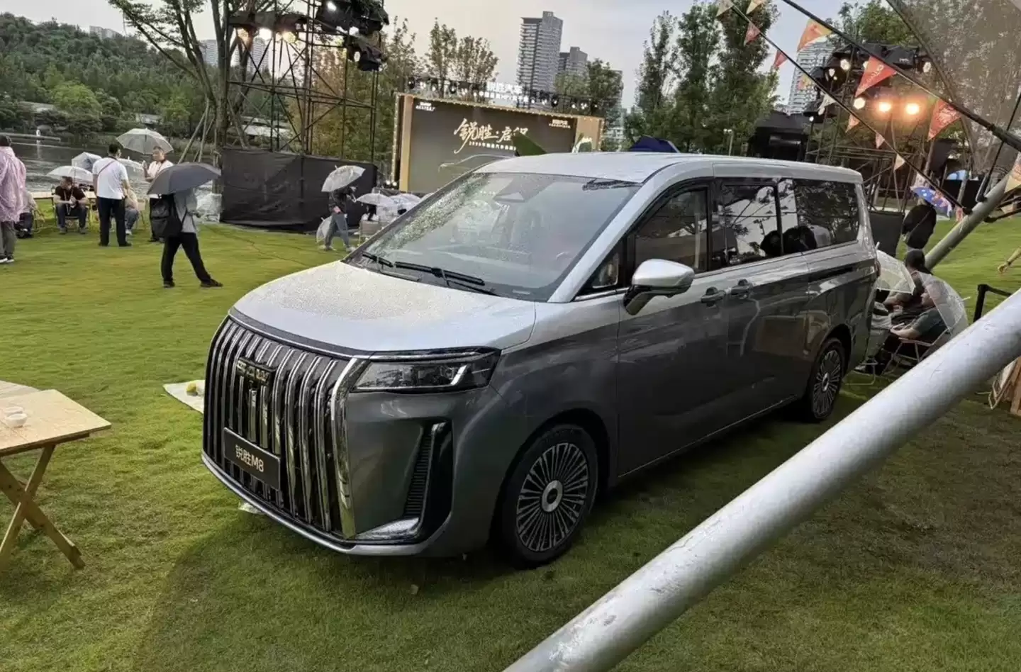 北汽制造锐胜M8 中型 MPV 将于 11 月 5 日预售：提供 7/9 座布局，可选四种动力