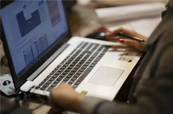 一公司招实习生需签放弃考研承诺书：浪费青春的人请避让