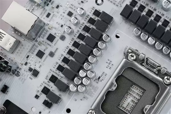 雪景房主机必看！技嘉电竞冰雕Z890 AORUS PRO ICE主板图赏