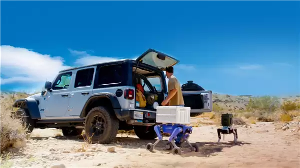 全球首款家庭智能机器人!越疆Rover X1发布:7499元 支持安防、情感陪伴