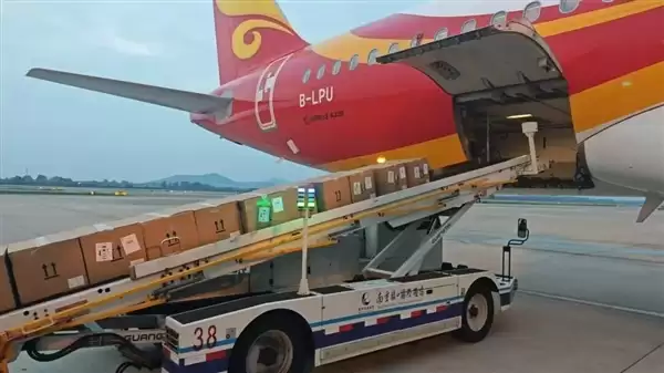 12小时空运直达 京东把香港大闸蟹价格打下来了:平均降20%