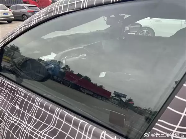 神秘新车现身高速服务区 知情人士称系阿维塔06猎装版