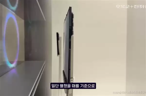 安卓首款三折叠屏!三星Galaxy Z TriFold真机公布:跟华为不一样