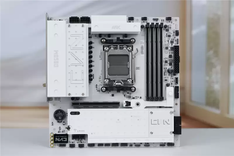 全面赶超一线品牌！七彩虹CVN B850 ARK FROZEN v14方舟主板评测：一键降低12ns延迟