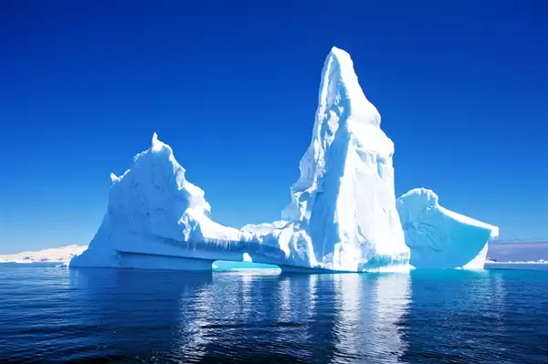 受全球变暖影响 世界最大岛正在缓缓漂走