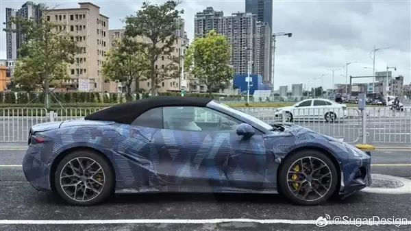 比亚迪再发个性化跑车！双门软顶敞篷版腾势Z实车首曝