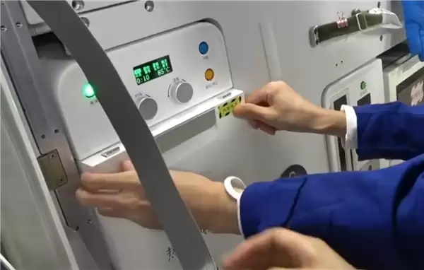 中国空间站首次迎来太空烤箱：宇航员在太空吃上了烤鸡翅