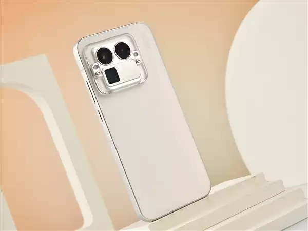 背屏、背部扬声器、可拆卸镜头模组：这些创新说明了什么