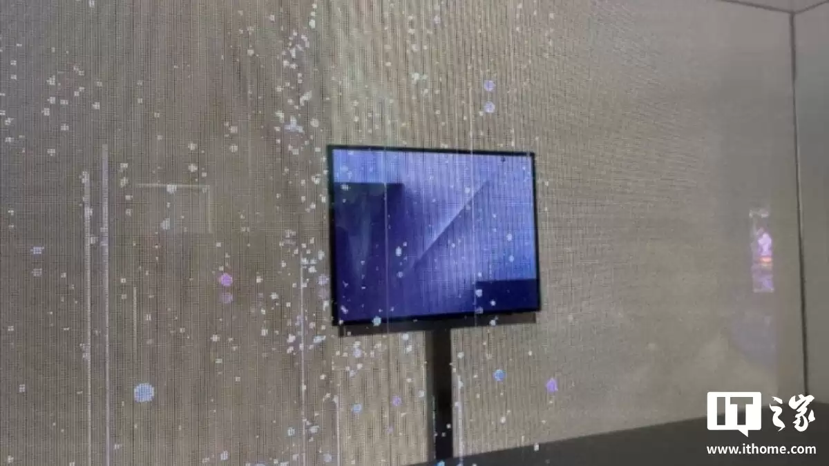 双屏设计,视频曝光三星首款三折叠手机 Galaxy Z TriFold 更多细节