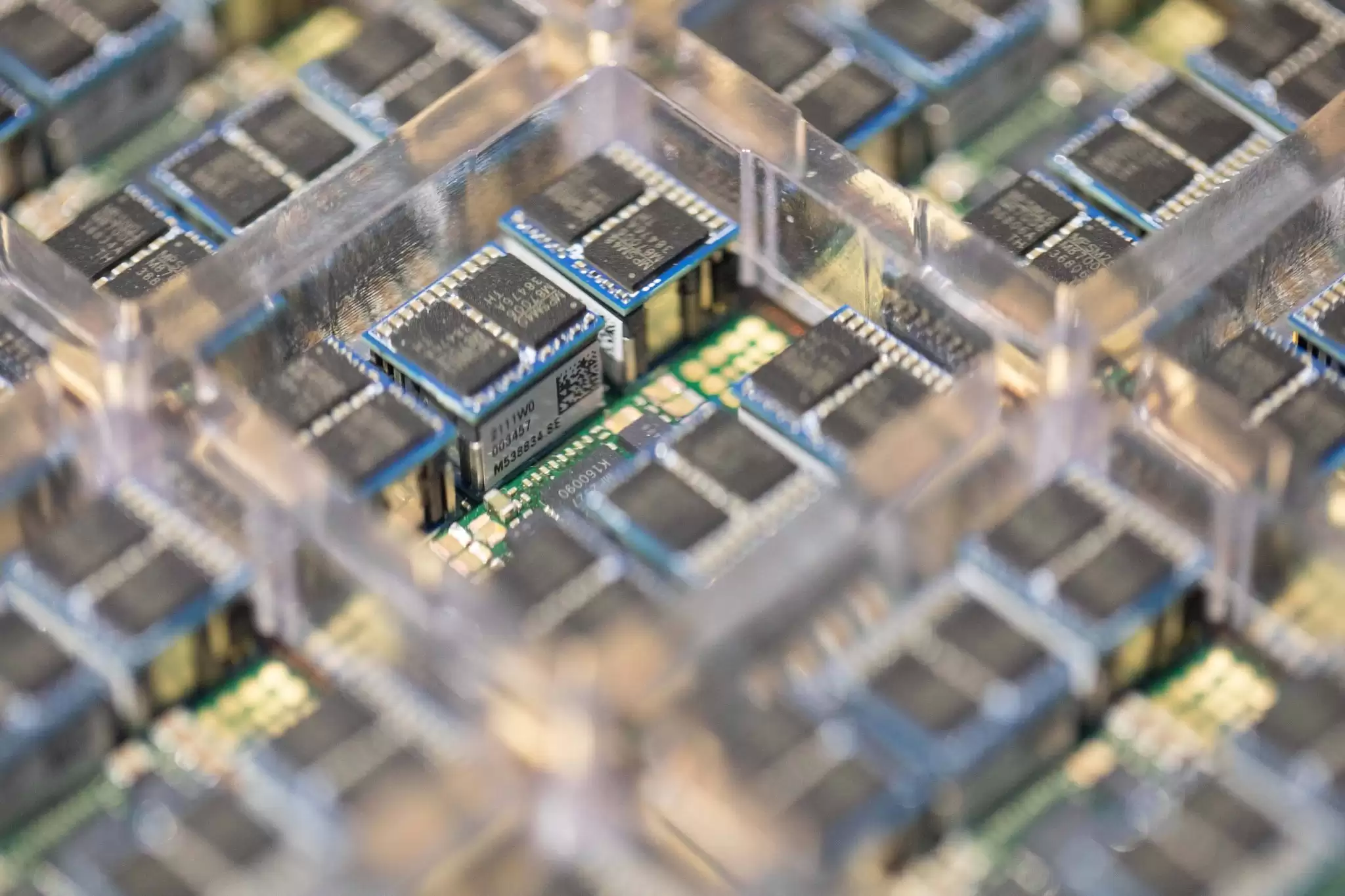 特斯拉 AI8 芯片要上天？马斯克证实其将用于 SpaceX 轨道数据中心