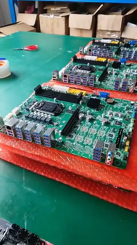 神奇主板居然有36个USB接口！可惜是Intel老平台 还都是USB-A