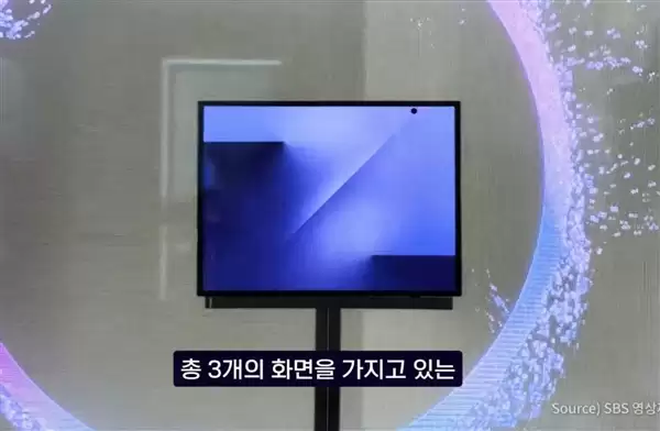 安卓首款三折叠屏!三星Galaxy Z TriFold真机公布:跟华为不一样