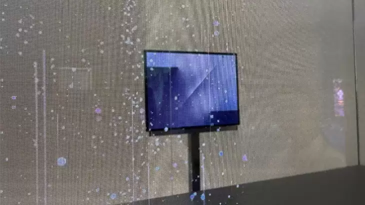 三星首款三折叠Z TriFold亮相 苹果旗舰机为新机价格滑铁卢！