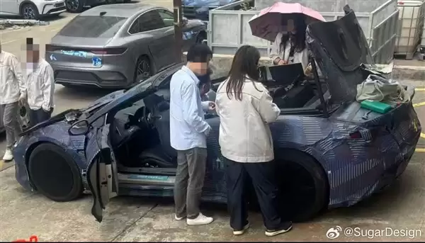 比亚迪再发个性化跑车！双门软顶敞篷版腾势Z实车首曝