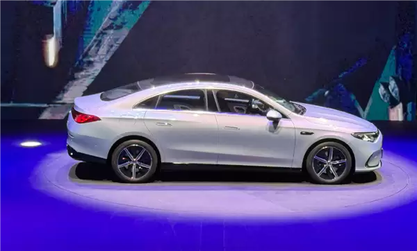 直言“不是杂牌电动车” 全新纯电奔驰CLA上市：24.9万起