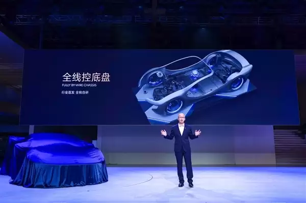 比亚迪再发个性化跑车！双门软顶敞篷版腾势Z实车首曝