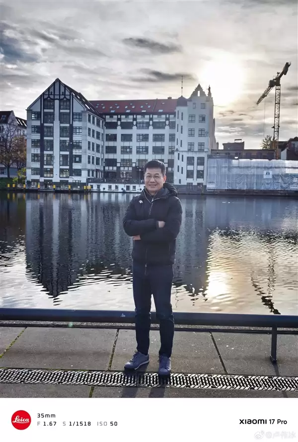 卢伟冰海外出差：顺道测试小米17 Pro Max的逆光之王效果