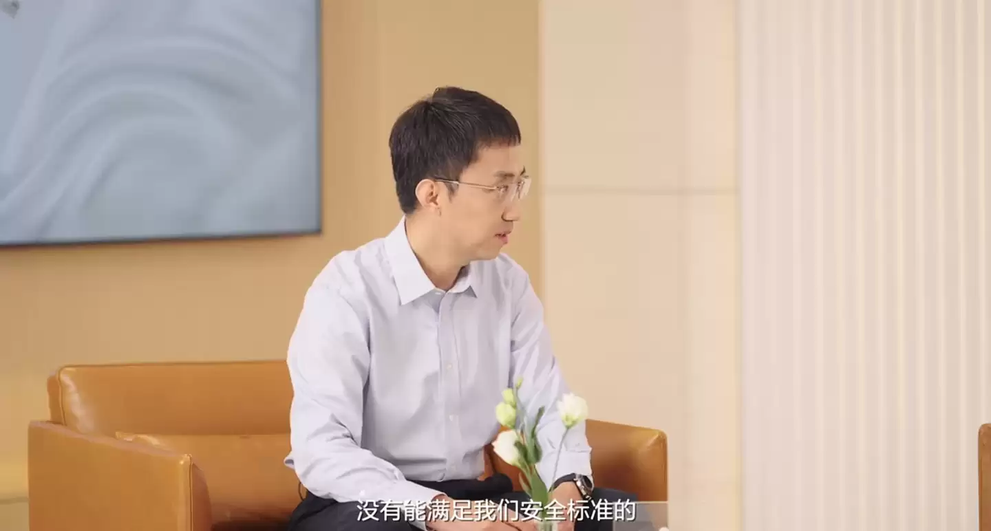 “金牌客服”李小龙:华为历史上充电宝从没召回过,新品自带线移动电源电芯发货近 1 亿只