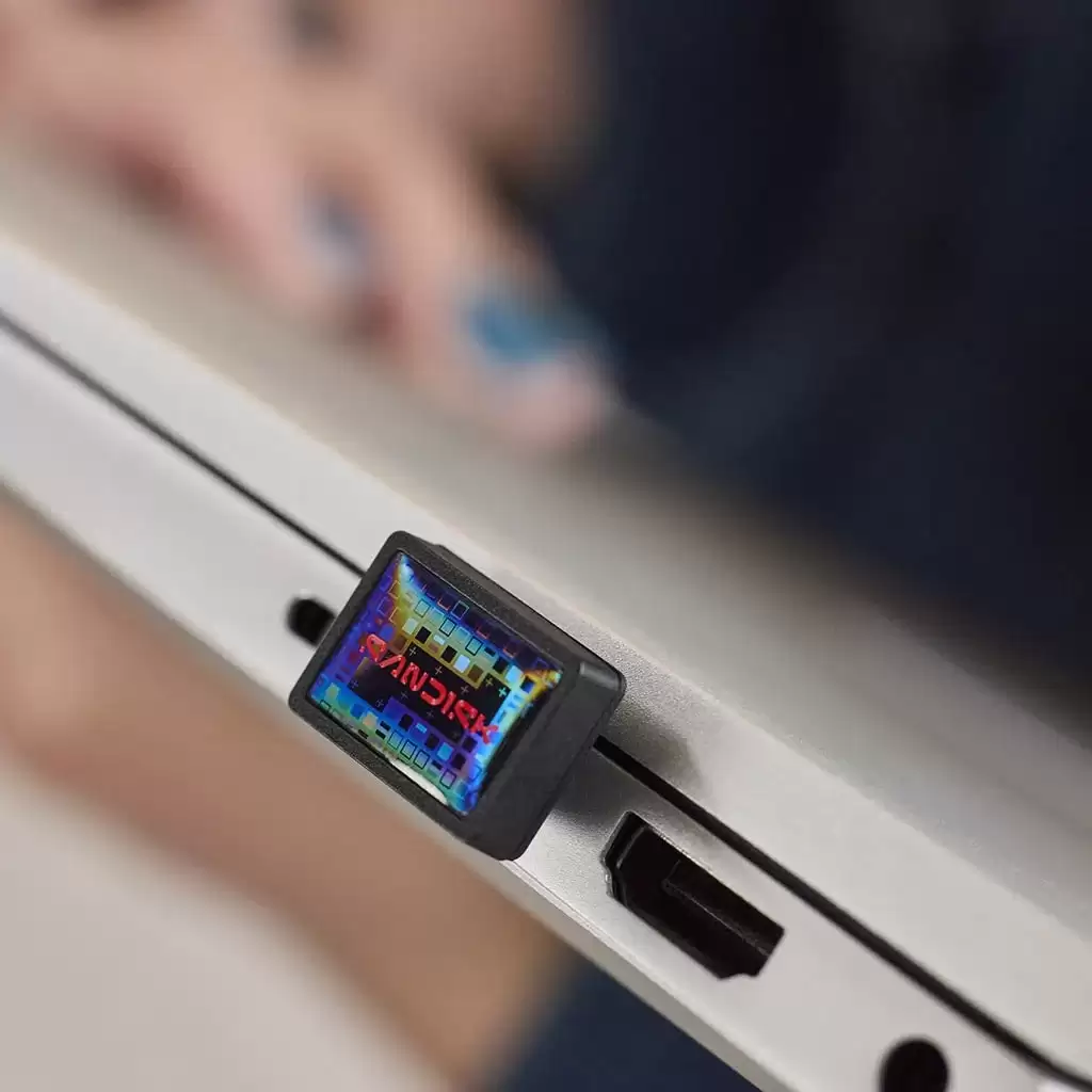 闪迪推“全球最小 1TB USB-C 闪存盘”,可常驻式扩容苹果 MacBook Air / Pro