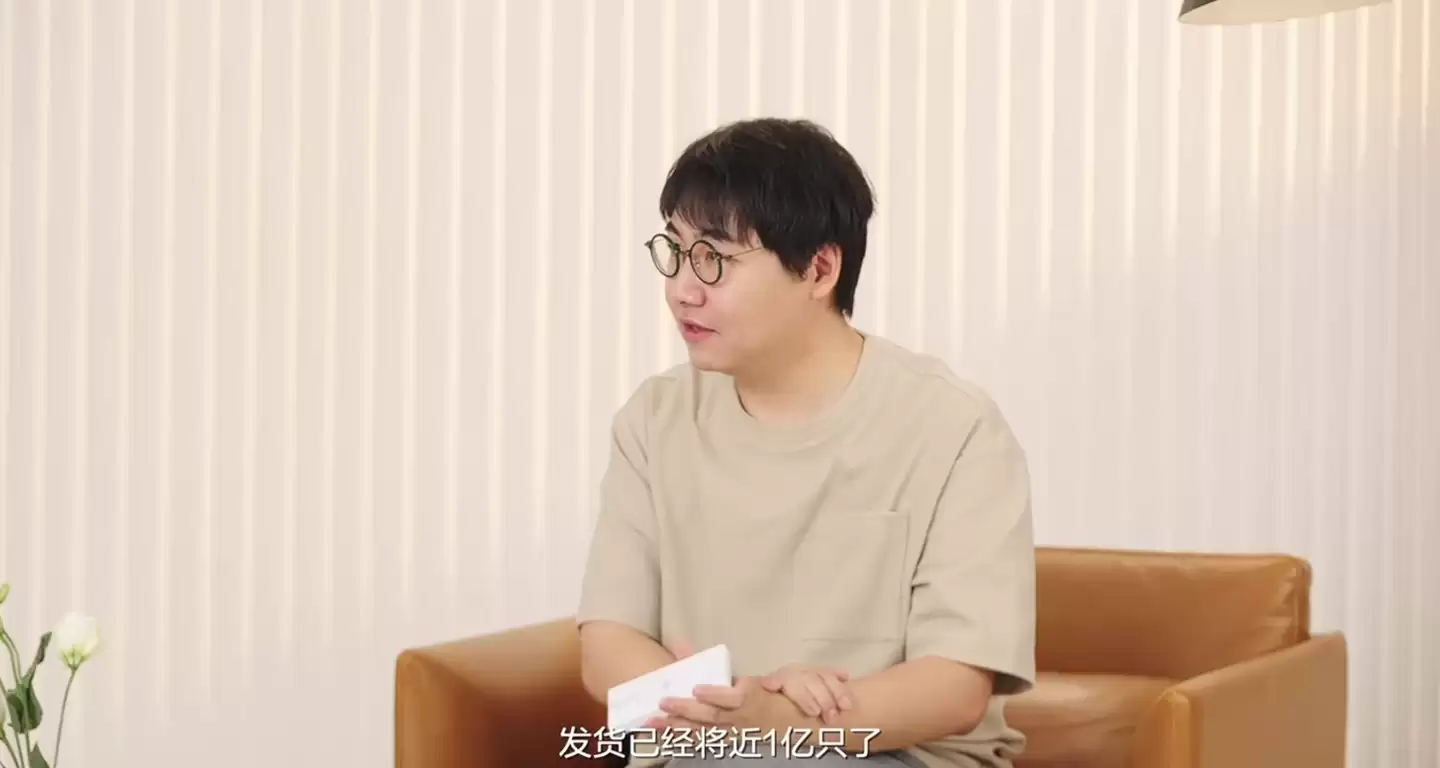 “金牌客服”李小龙:华为历史上充电宝从没召回过,新品自带线移动电源电芯发货近 1 亿只