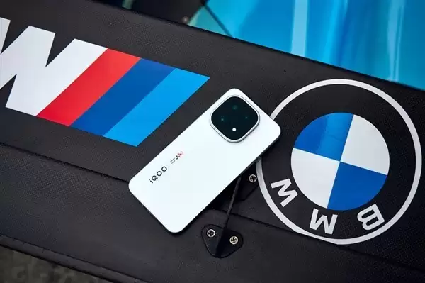 小屏旗舰新选择：天玑9500+加持1.5K屏新机将至