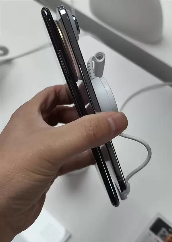 6.6mm VS 5.6mm!华为Mate 70 Air/苹果iPhone Air配置对比