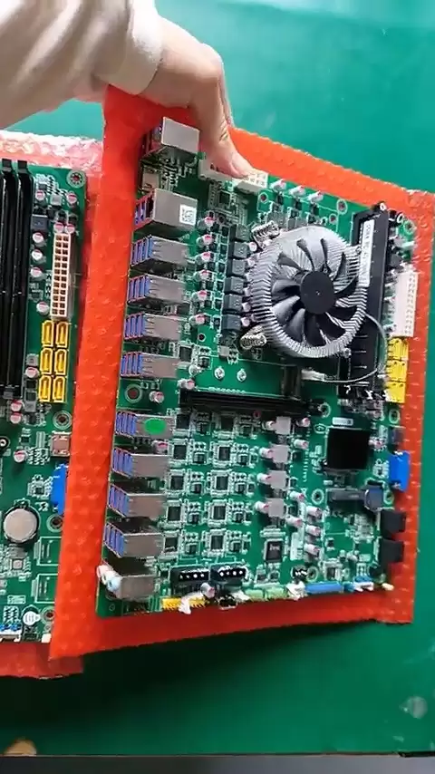 神奇主板竟然有36个USB接口！可惜是Intel老平台 还都是USB-A