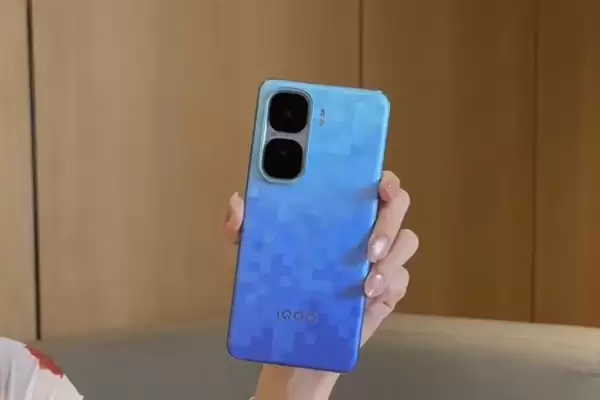 小屏用户又多了个选择！iQOO杀入小屏旗舰赛道