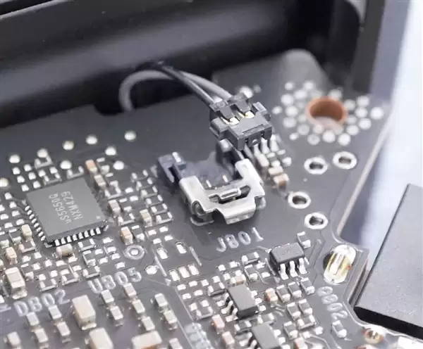 PCIe接口损坏 2万元的RTX 5090原地报废！NVIDIA终于同意换新